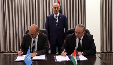 UN Resident Coordinator Robert Piper and H.E. Ibrahim Al-Shaer, Minister of Social Development signing the 2nd UNDAF for the occupied Palestinian territory, covering the period 2018-2022.