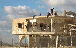 A group of youngsters sit on an abandoned building in Gaza. UN Photo/Shareef Sarhan