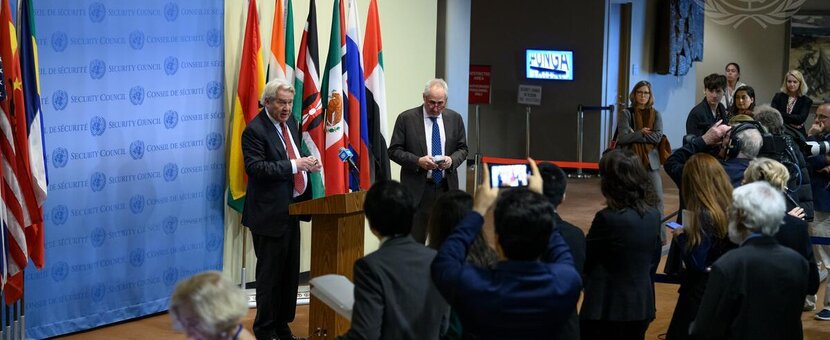 Tor Wennesland (at podium), UN Special Coordinator for the Middle East Peace Process, briefs reporters after the Security Council meeting on the situation in the Middle East, including the Palestinian question. (UN Photo/Loey Felipe - 22 November 2022)